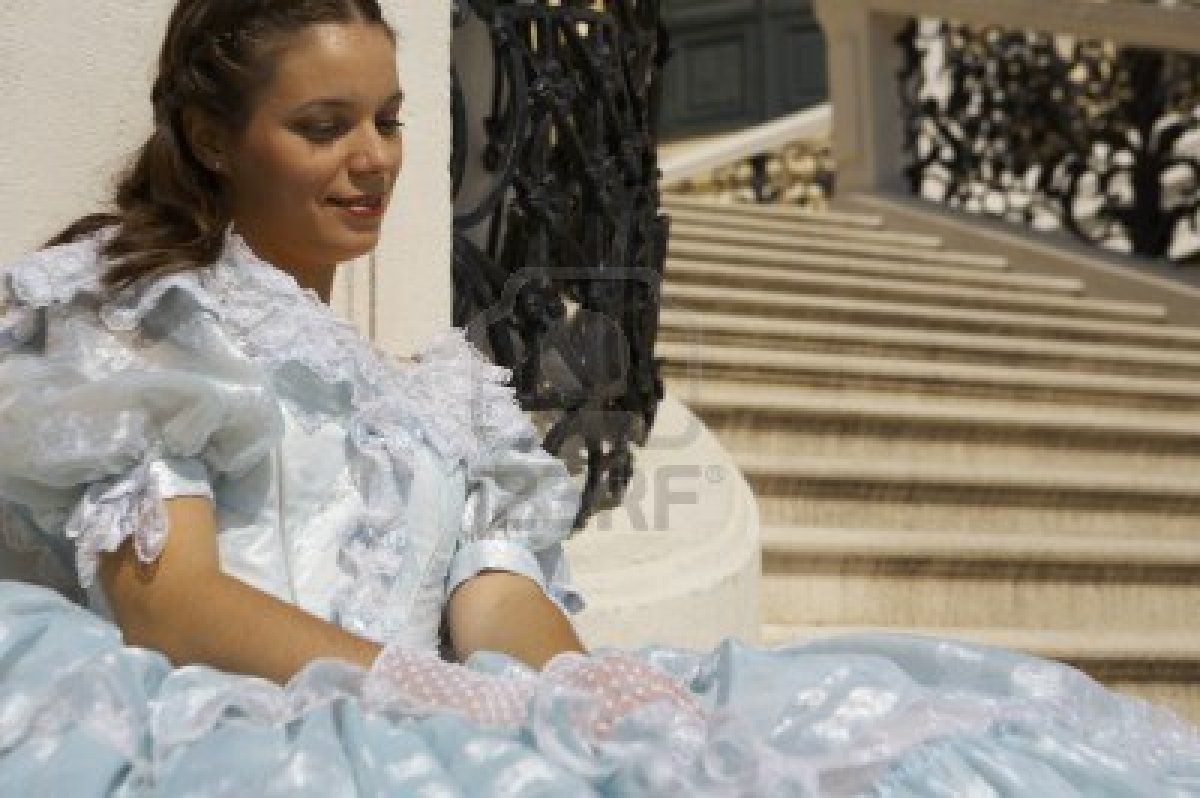 1683535-a-young-female-dressed-like-the-austrian-empress-elisabeth-in-fine-monarchy-syle